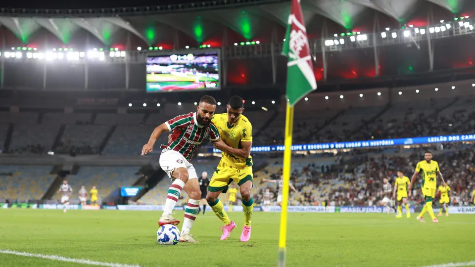 Fluminense vence Mirassol em jogo com VAR relâmpago e se aproxima da Libertadores