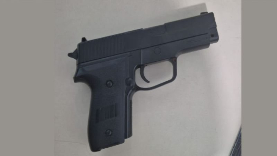 Menores de idade são detidos após abandonar simulacro de pistola em condomínio de Guarajuba