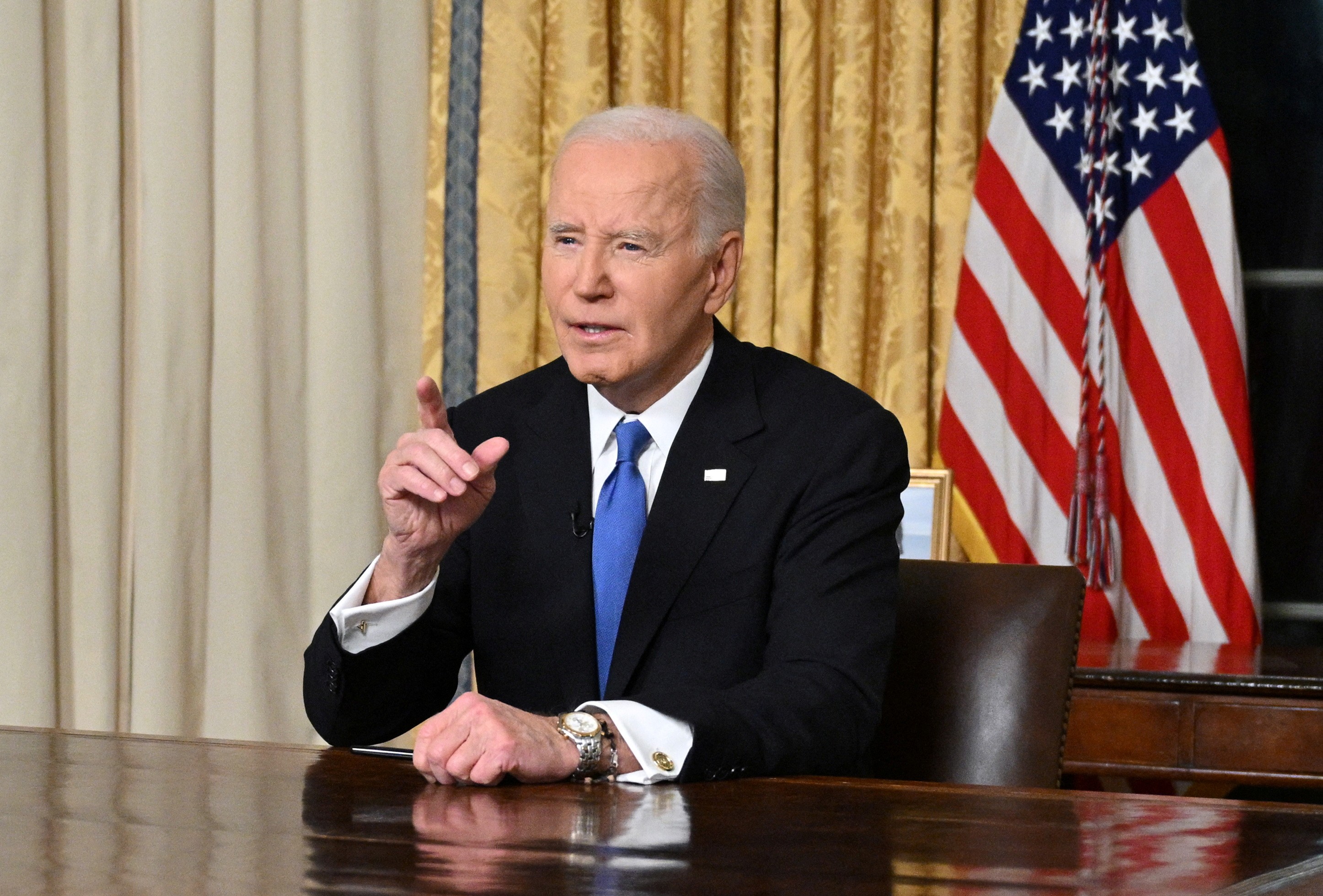 Biden admite uso de 'caneta automática' para emitir perdões, e se defende de acusações de Trump